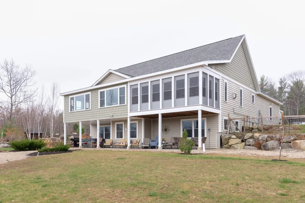 16 Pasture Lane Holderness NH 03245