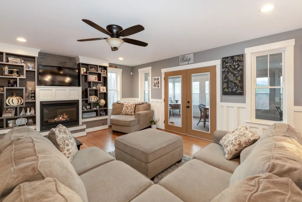 16 Pasture Lane Holderness NH 03245