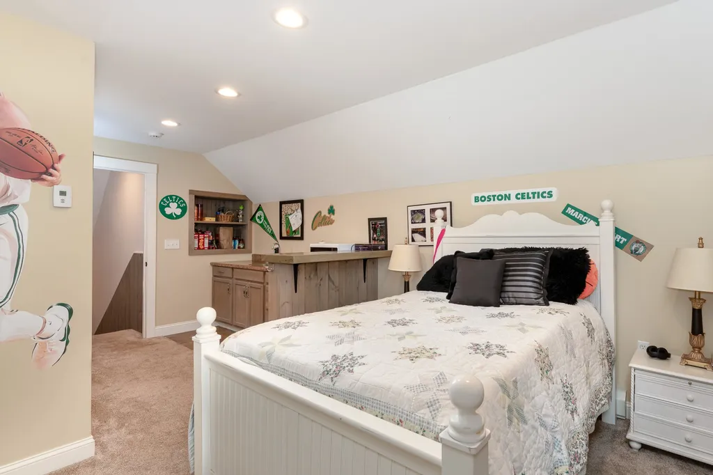16 Pasture Lane Holderness NH 03245