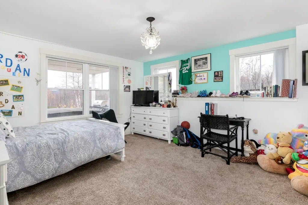 16 Pasture Lane Holderness NH 03245
