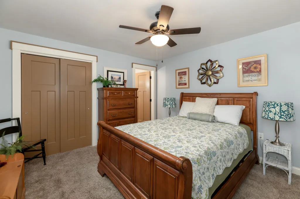 16 Pasture Lane Holderness NH 03245