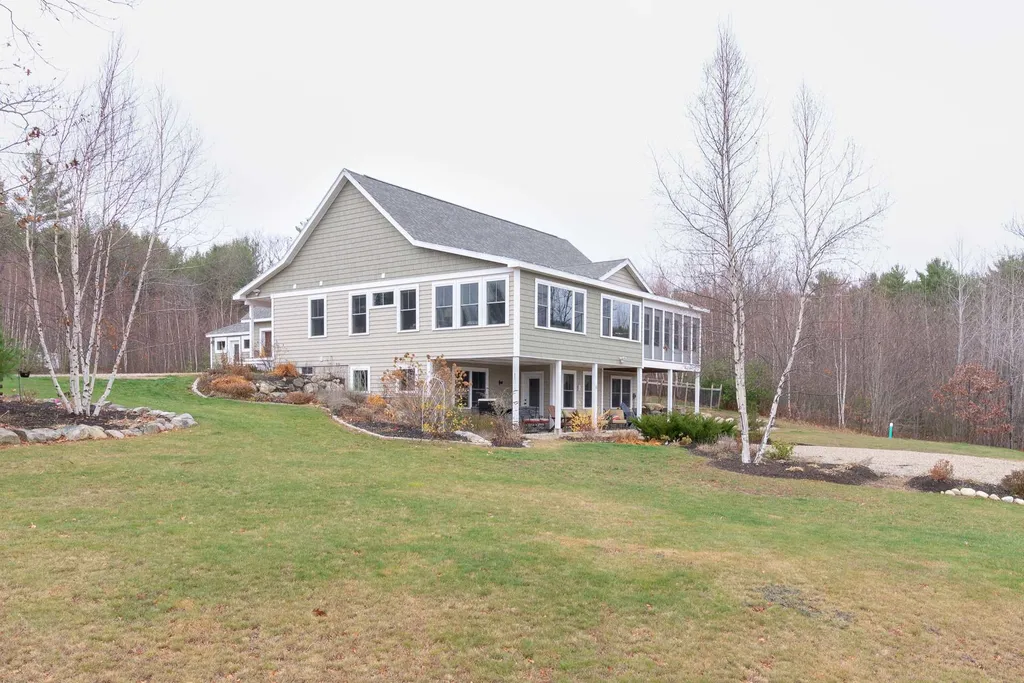 16 Pasture Lane Holderness NH 03245