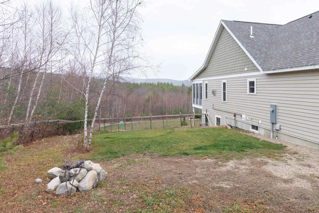 16 Pasture Lane Holderness NH 03245