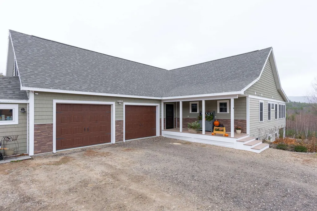 16 Pasture Lane Holderness NH 03245