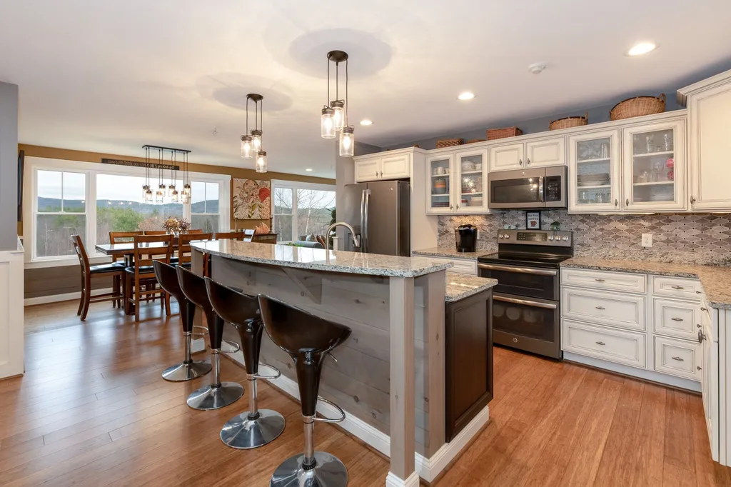16 Pasture Lane Holderness NH 03245