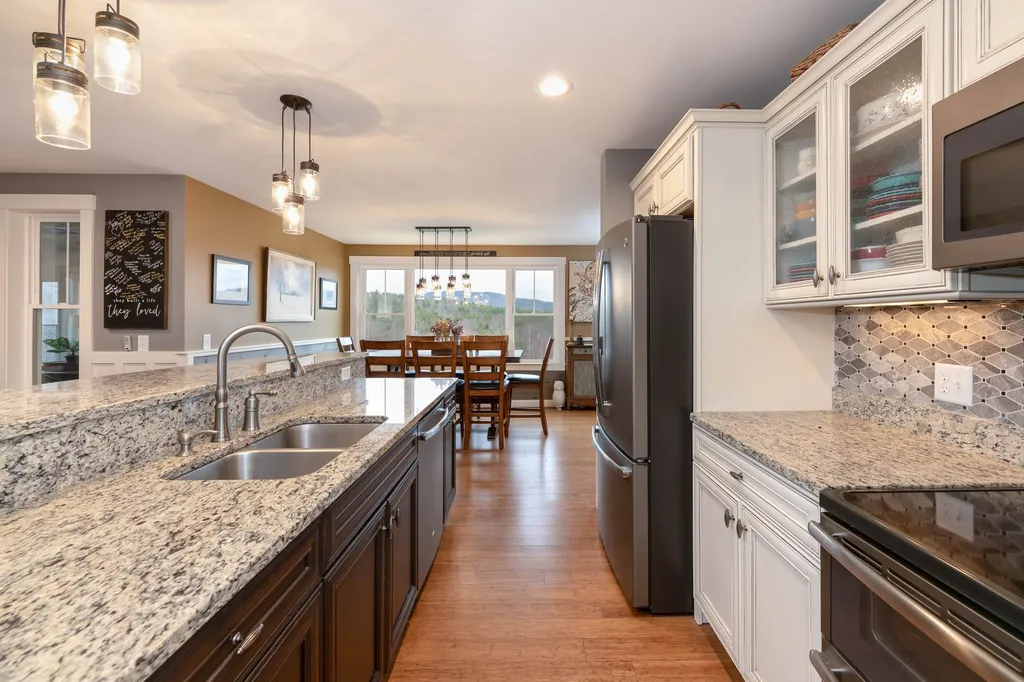 16 Pasture Lane Holderness NH 03245