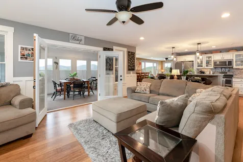 16 Pasture Lane Holderness NH 03245