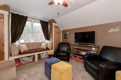 16 Pasture Lane Holderness NH 03245