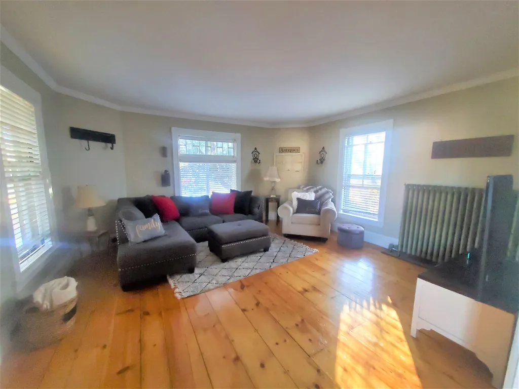 11 Charleston Avenue Manchester NH 03102