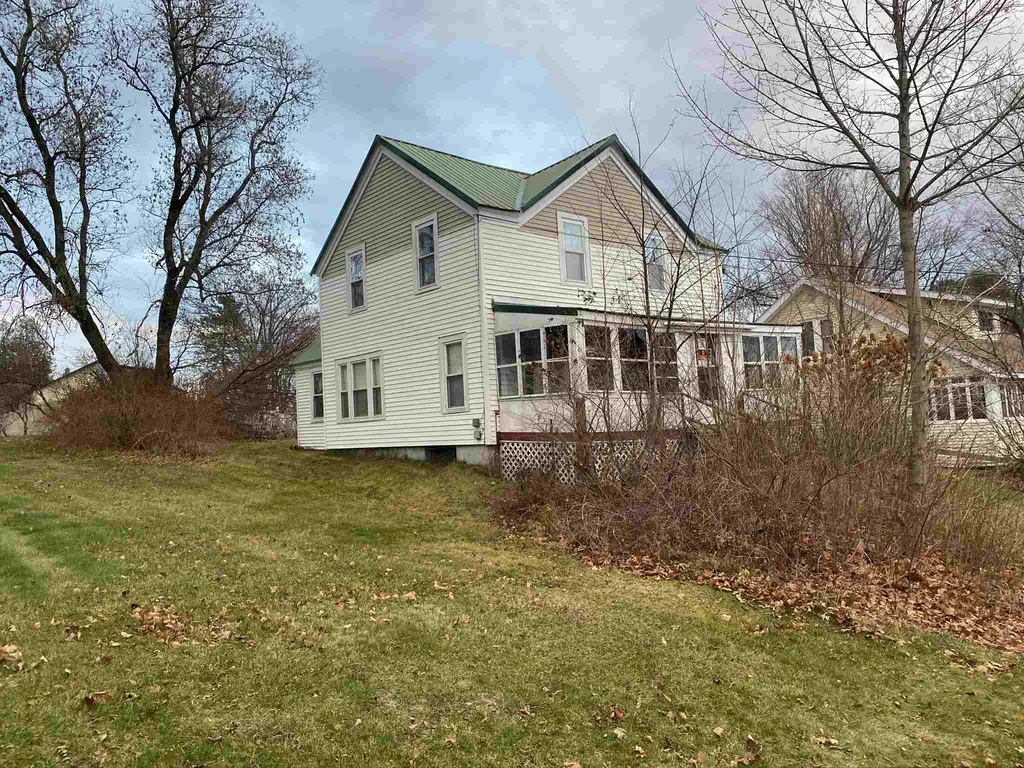 17 Charles Street Franklin NH 03235