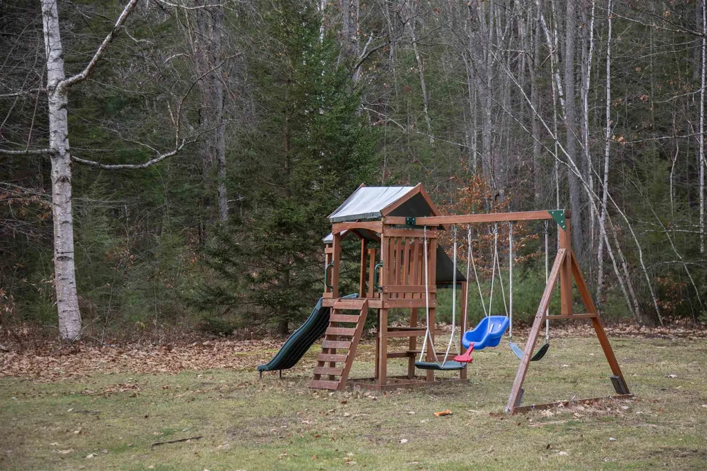 7 Oak Lane Grafton NH 03240