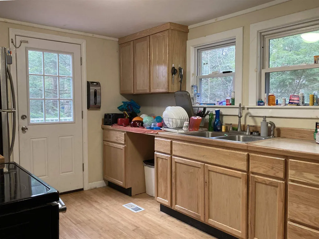 7 Oak Lane Grafton NH 03240