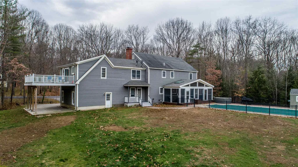 53 Moses Carr Road Rollinsford NH 03869