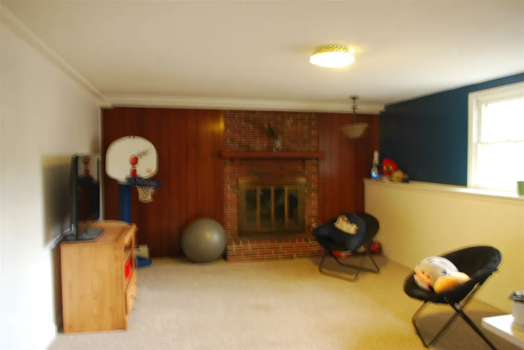 4 Denbow Road Durham NH 03824