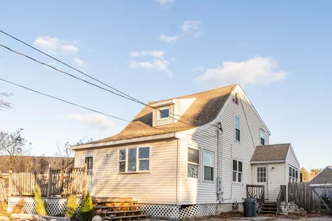 6 Highland Avenue Derry NH 03038