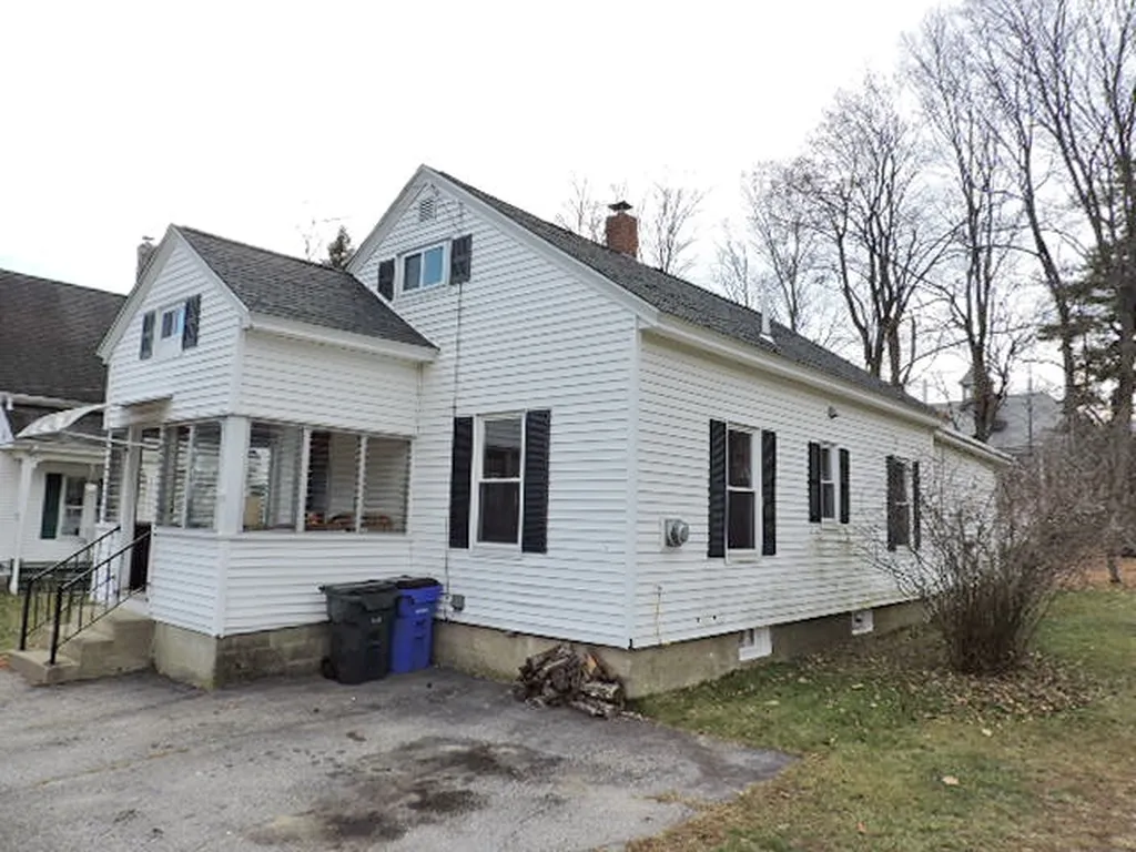 9 Spring Street Goffstown NH 03045
