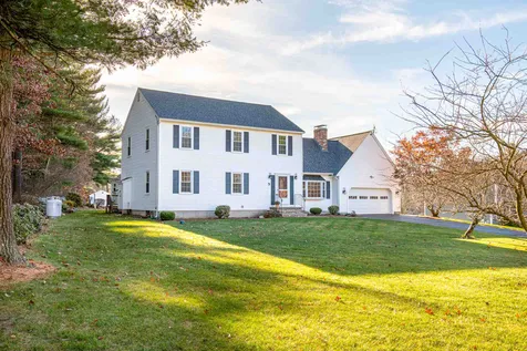 5 King Charles Drive Londonderry NH 03053