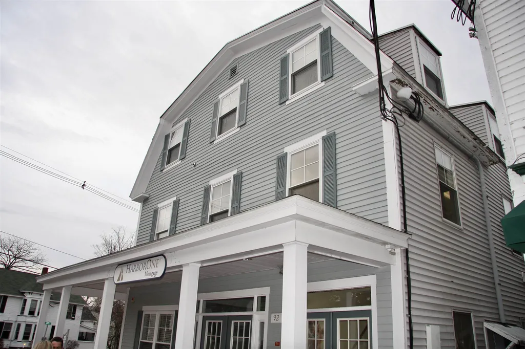 92 Main Street Meredith NH 03253