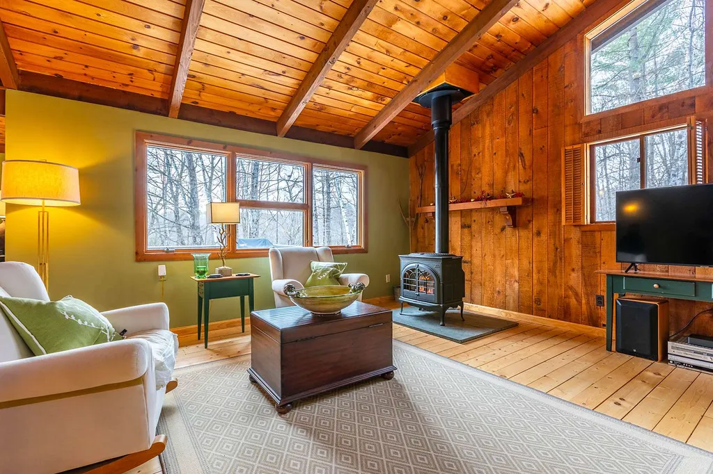 828 Wheelock Road Hartford VT 05001