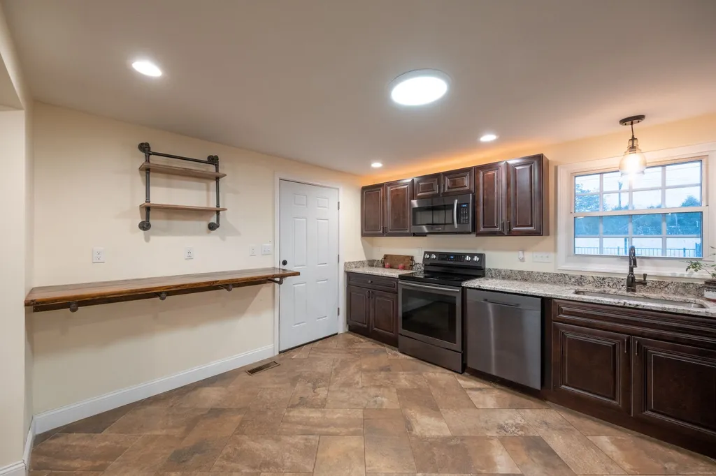 290 Westwood Drive Manchester NH 03103