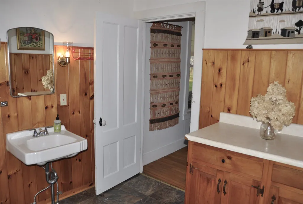 1896 Quaker Village Road Weybridge VT 05753