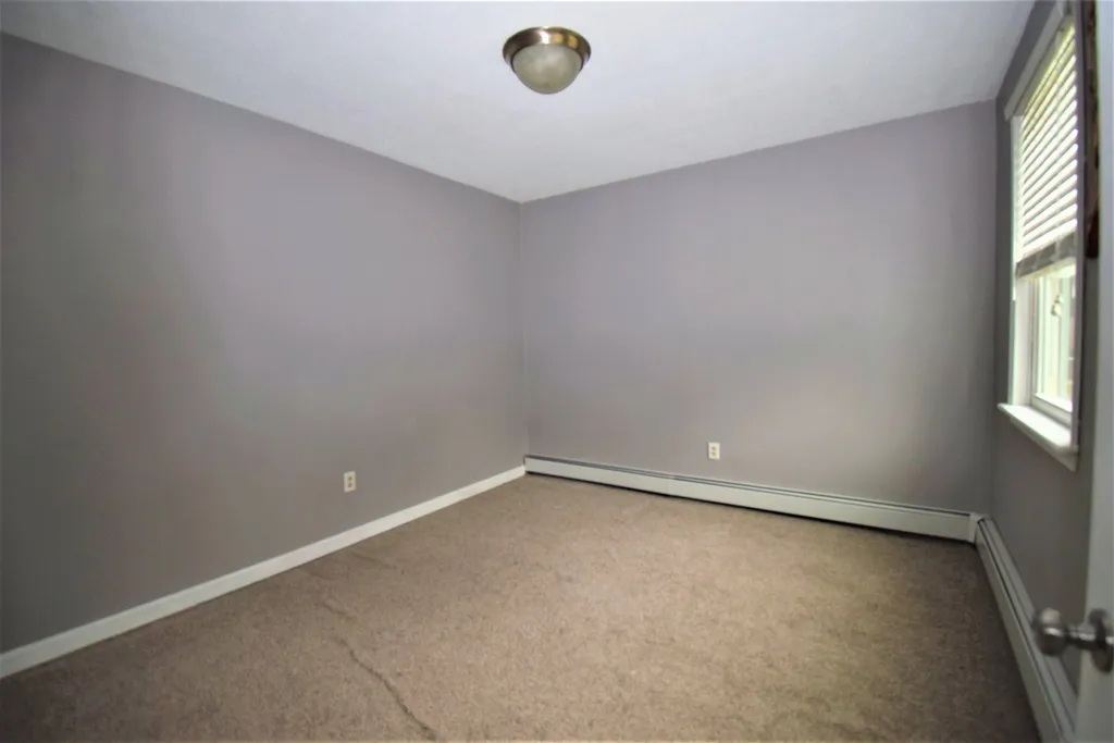 137 Green Road Raymond NH 03077