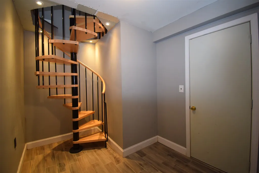 137 Green Road Raymond NH 03077