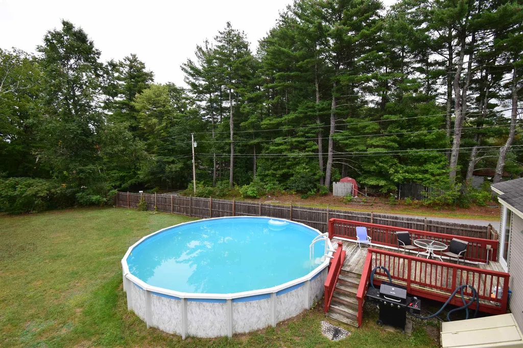 137 Green Road Raymond NH 03077