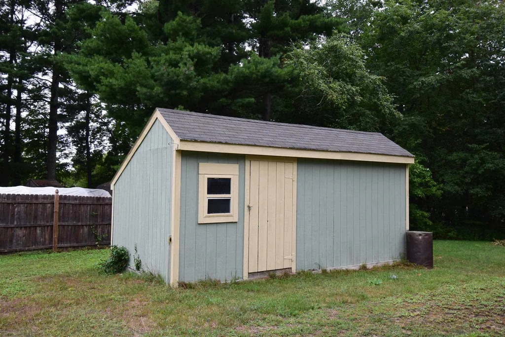 137 Green Road Raymond NH 03077
