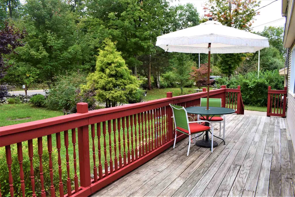 137 Green Road Raymond NH 03077