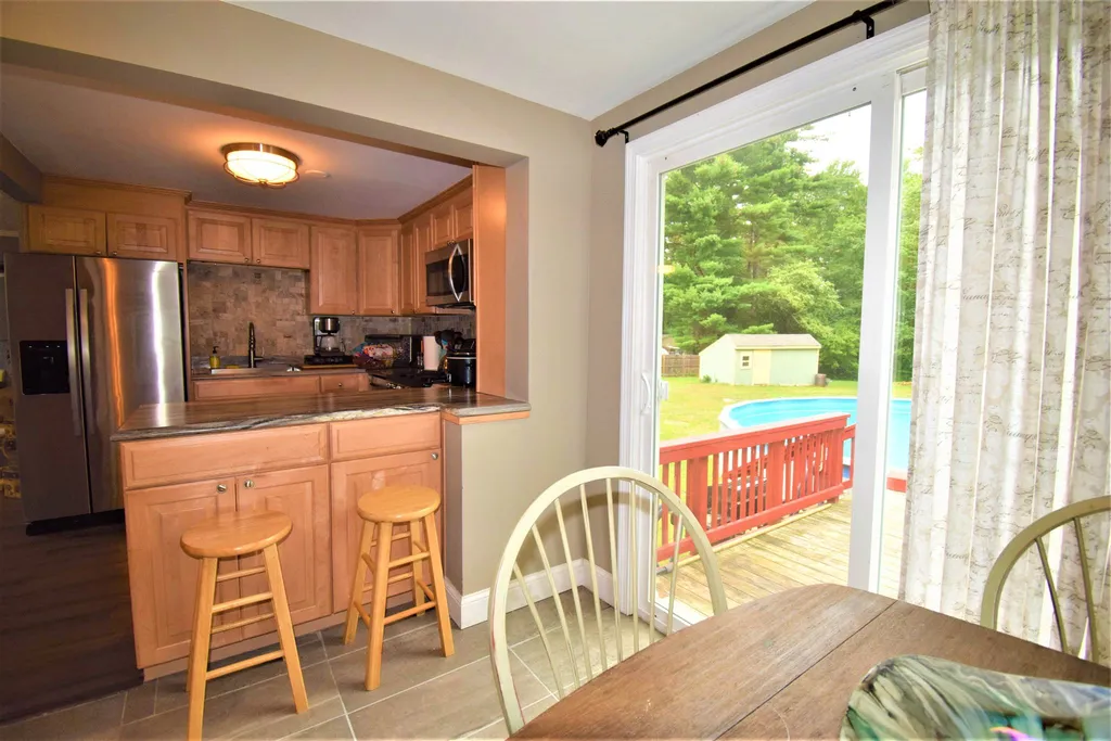 137 Green Road Raymond NH 03077