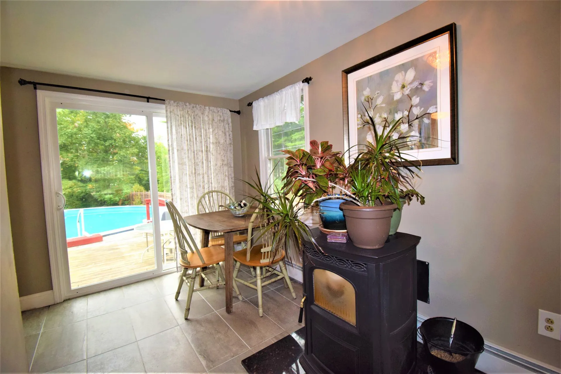 137 Green Road Raymond NH 03077