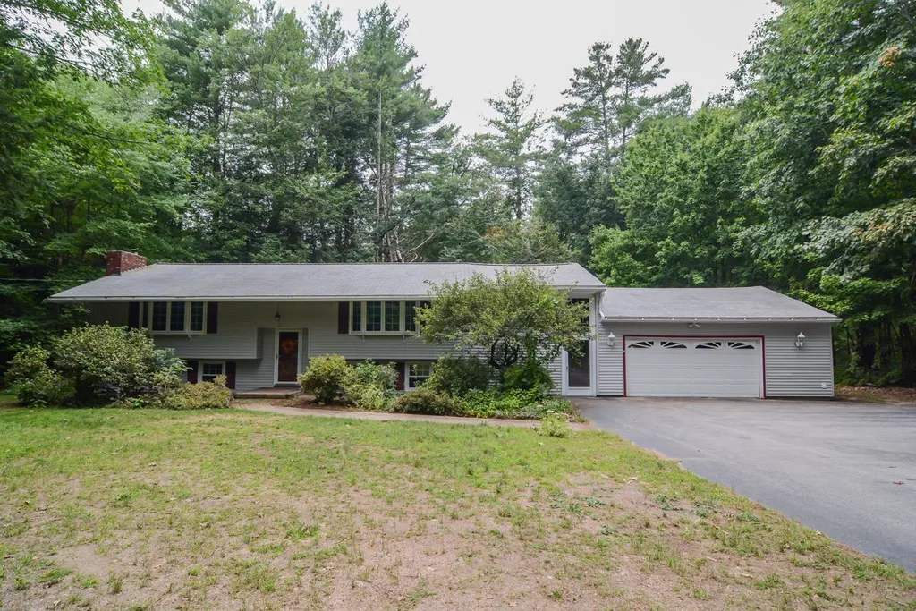 19 Arcadian Lane Litchfield NH 03052
