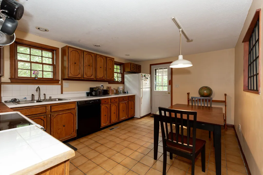 8 Candy Lane Merrimack NH 03054