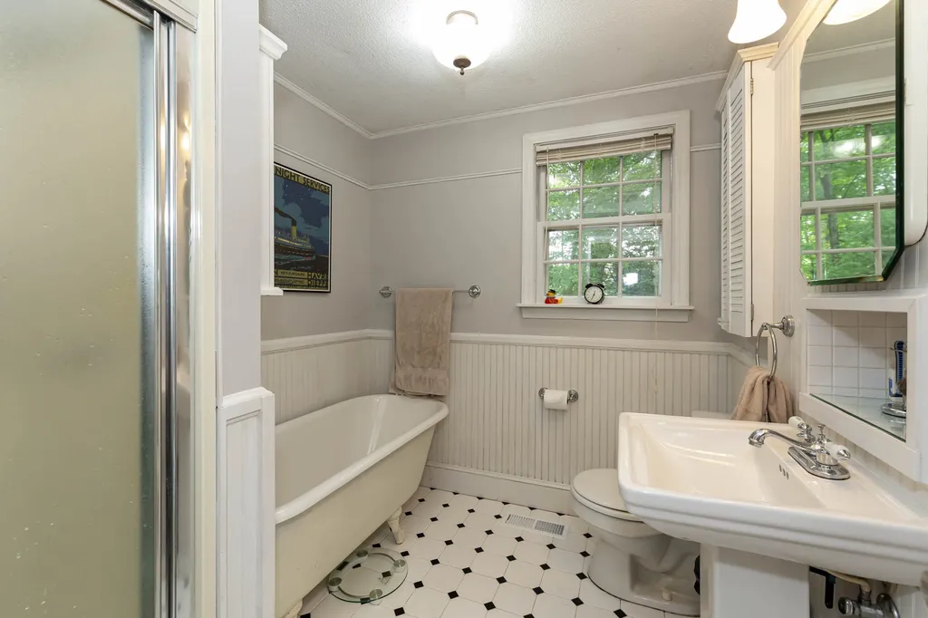 8 Candy Lane Merrimack NH 03054