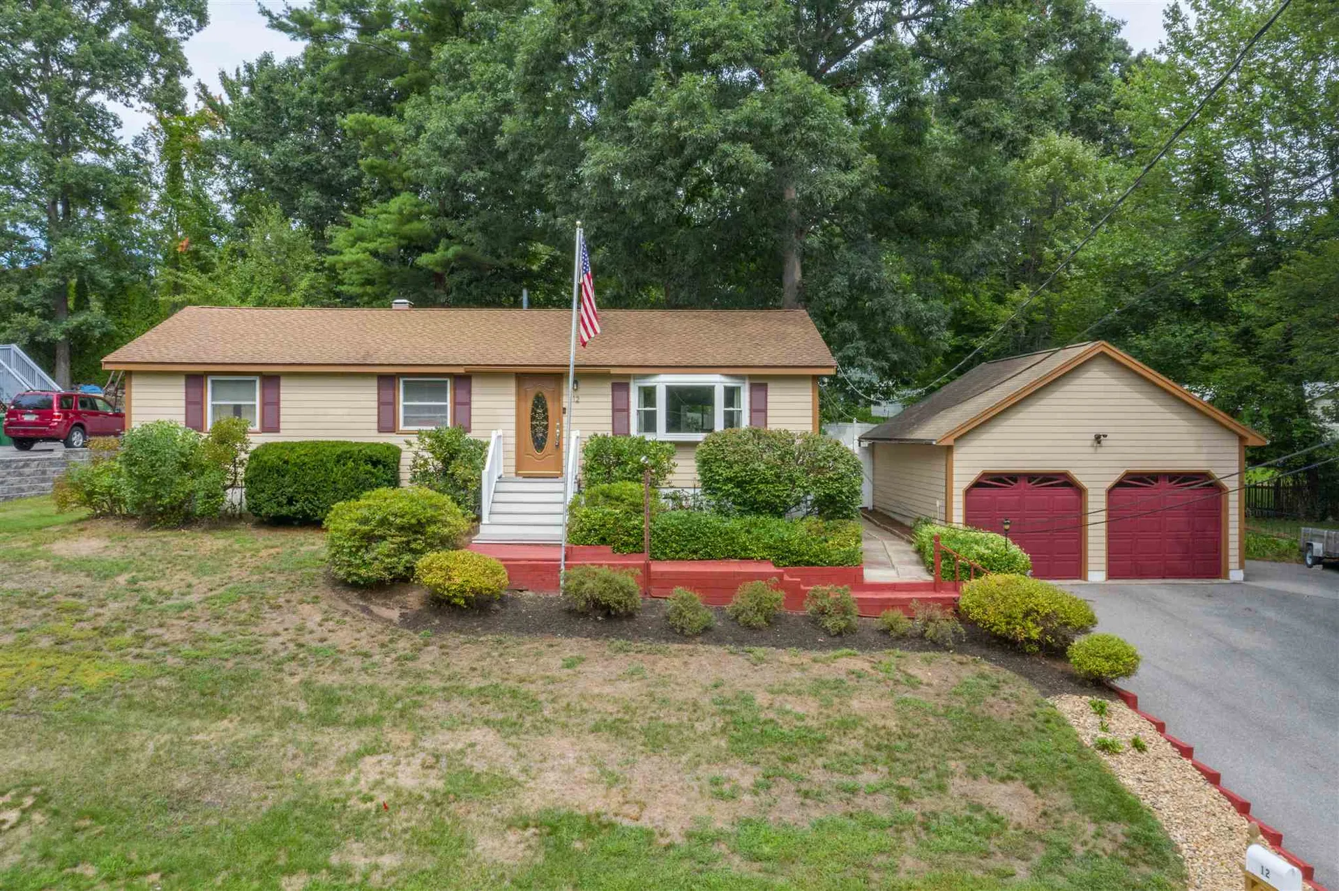 12 Newburgh Road Nashua NH 03062