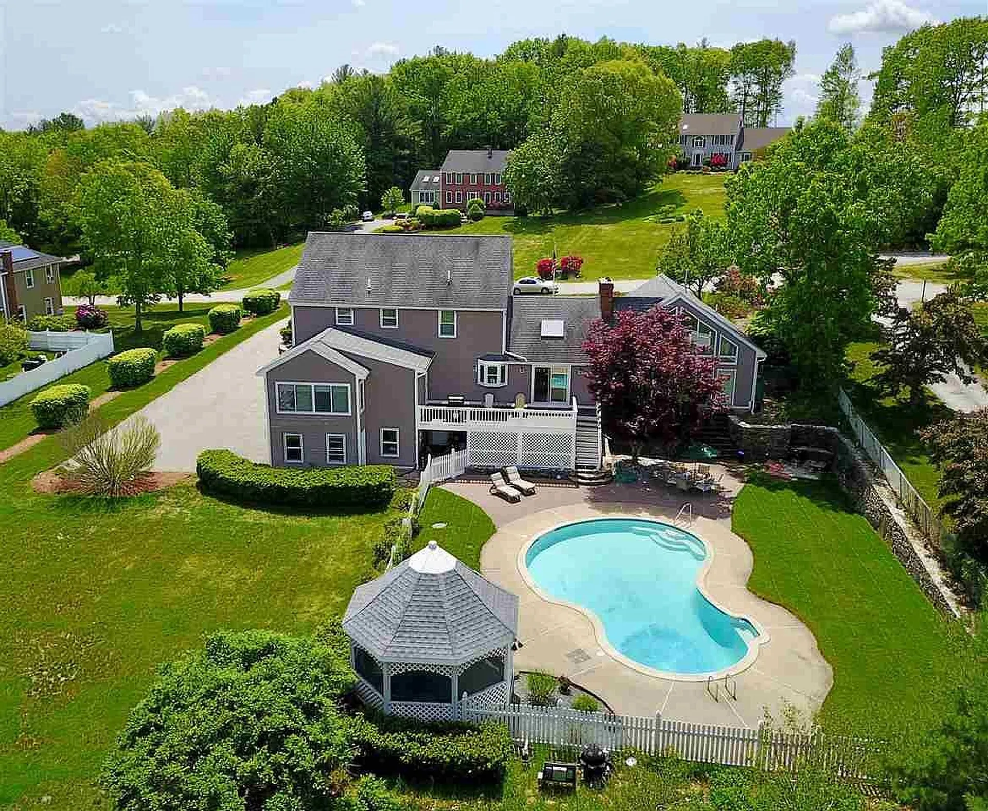 8 Jason Drive Londonderry NH 03053