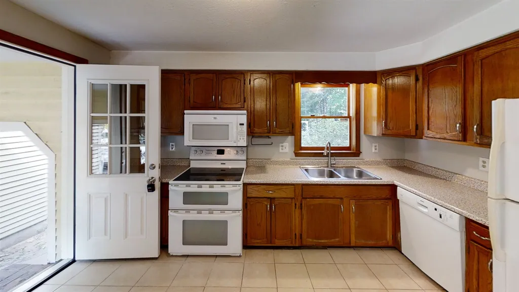 2 Brenton Street Litchfield NH 03052
