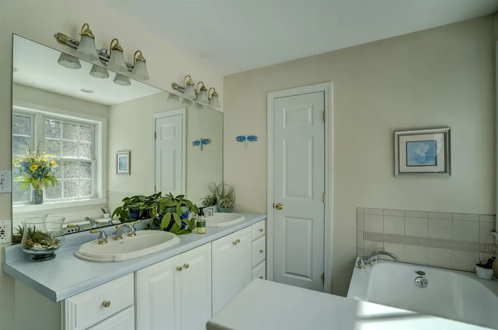 23 Madison Lane Newmarket NH 03857