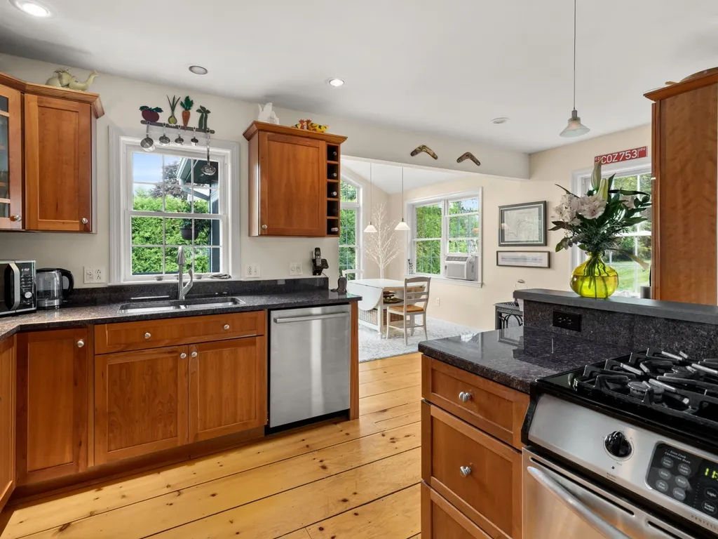 363 Juniper Ridge Shelburne VT 05482