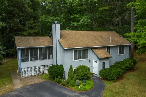 8 Little John Court Merrimack NH 03054
