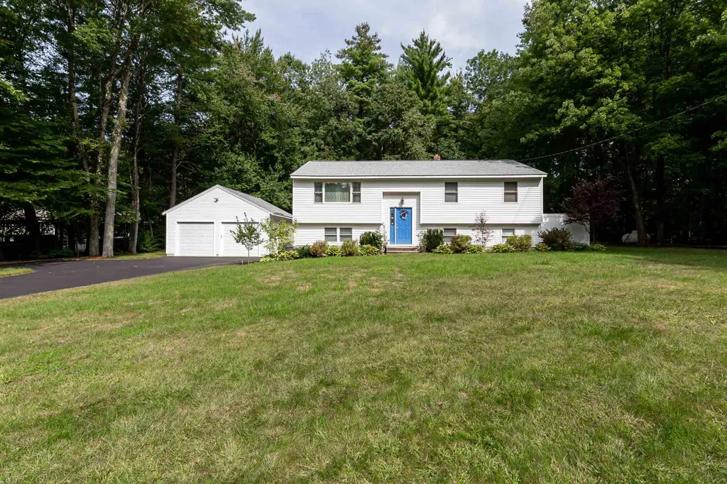 13 Higgins Avenue Sandown NH 03873