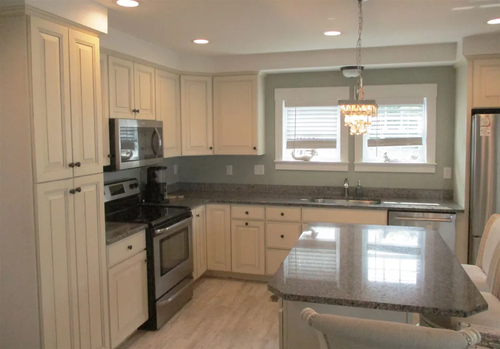 14 Cliff Avenue Hampton NH 03842
