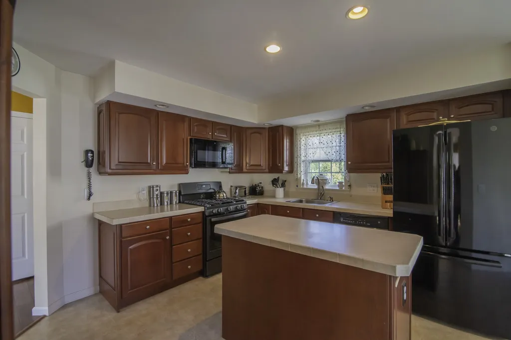 18 Loggers Lane Sandown NH 03873