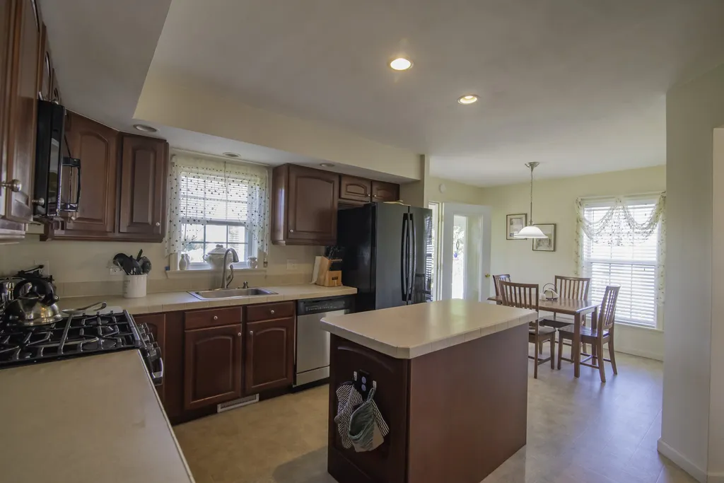 18 Loggers Lane Sandown NH 03873
