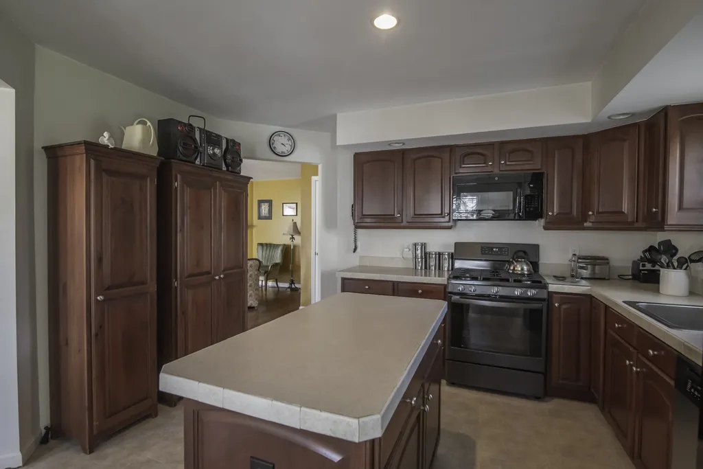 18 Loggers Lane Sandown NH 03873