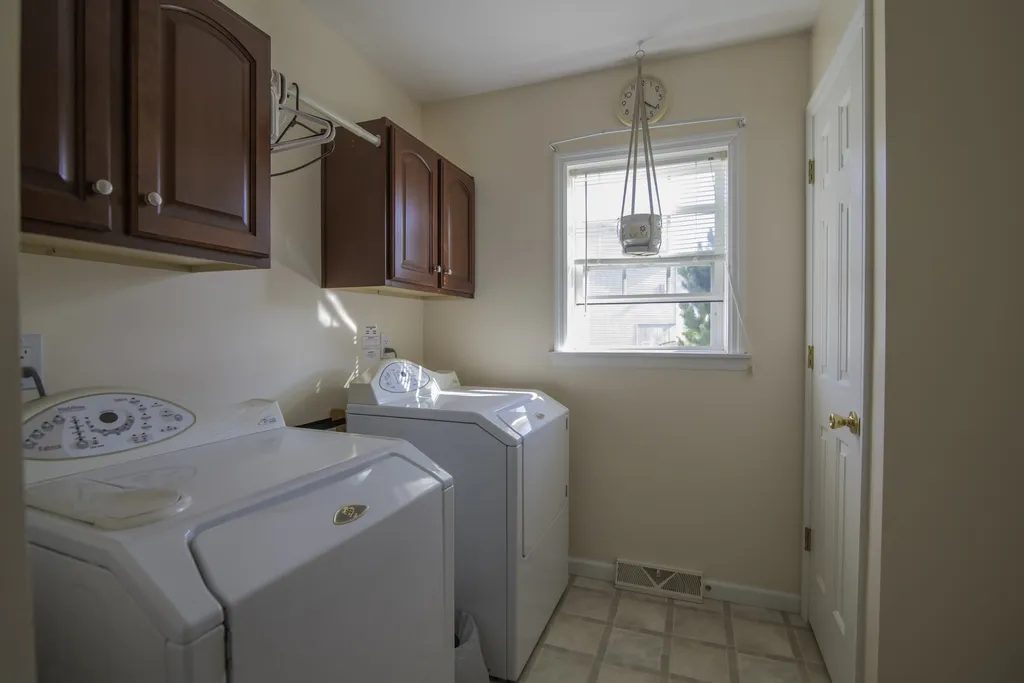 18 Loggers Lane Sandown NH 03873