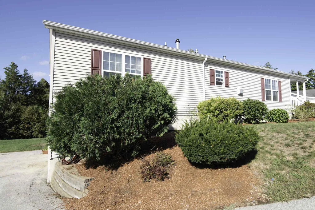 18 Loggers Lane Sandown NH 03873