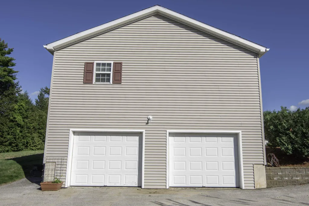 18 Loggers Lane Sandown NH 03873