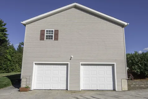 18 Loggers Lane Sandown NH 03873